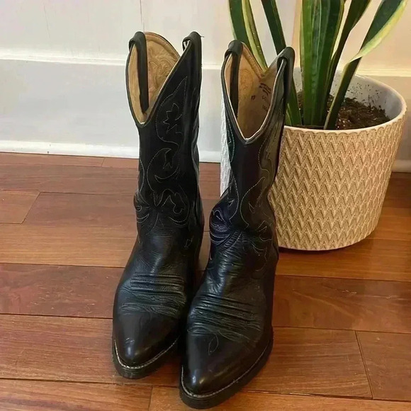 SHEPLERS LEATHER COWBOY BOOT-9D
Excellent condition - Picture 2 of 12